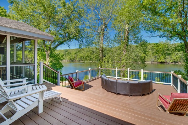 Mountain Home Vacation Rental | 2BR | 2BA | 1,400 Sq Ft | Stairs to Access