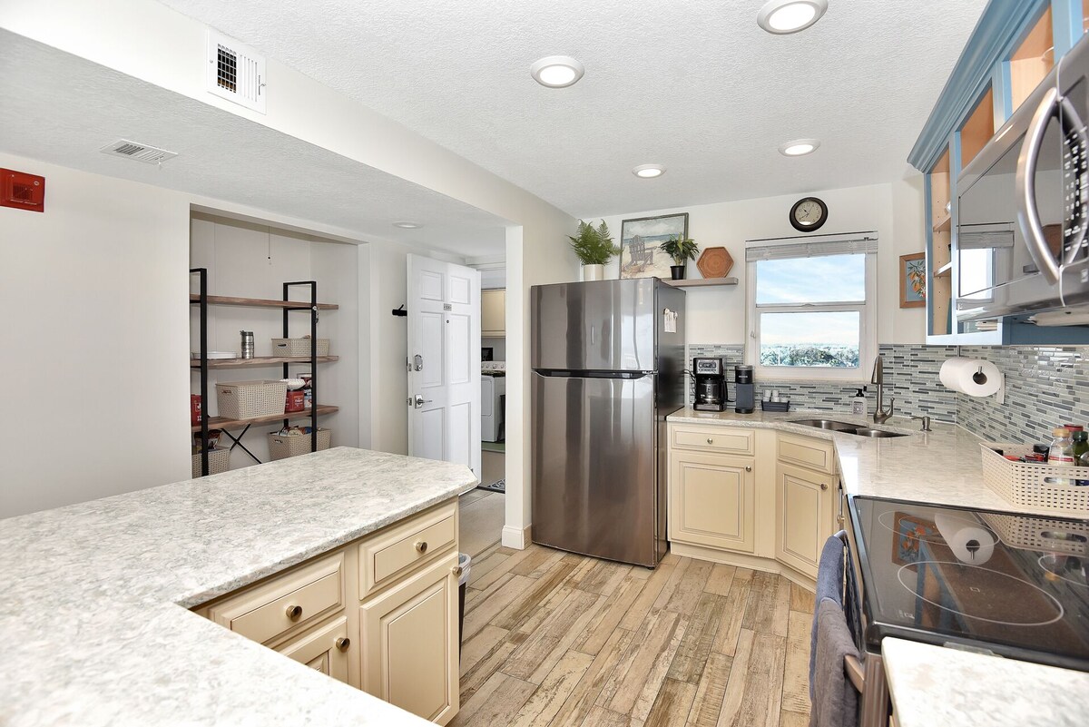 506 IS LOCATED ON THE 5th FLOOR ONE BEDROOM TWO BATH SLEEPS FOUR
