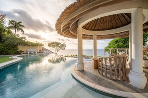 Villa Nirvana Biru avec piscine à débordement