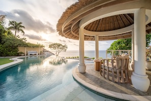 Villa Nirvana Biru avec piscine à débordement