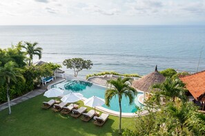 piscine avec vue nirvana biru villa