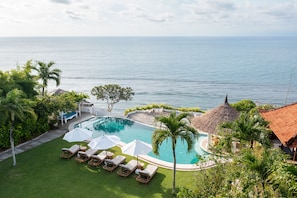 piscine avec vue nirvana biru villa
