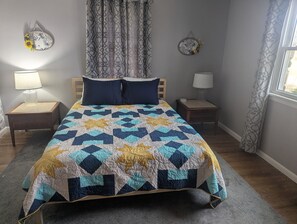 1 Queen bed, memory foam mattress, handmade quilt, TV
