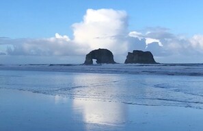 Twin Rocks/Rockaway Beach