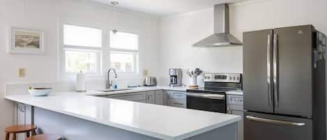 Modern Kitchen with Breakfast Bar