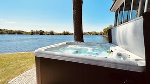 Hot Tub just feet away from the Lake! 220 Degree Views!