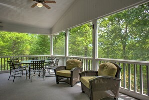 Gracious Screen Porch!