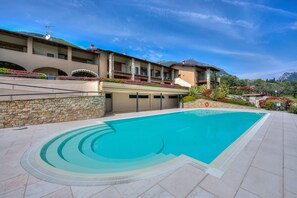 Common swimming pool