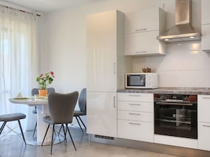 Cabinetry, Furniture, Countertop, Building, Kitchen Stove, Flower, Kitchen Appliance, Living Room, Wood, Flowerpot