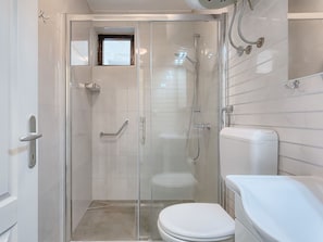 Plumbing Fixture, Shower Head, Property, Shower Door, Tap, Shower, Shower Bar, Building, Bathroom
