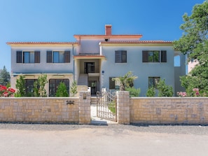 Plant, Sky, Property, Window, Building, Door, Tree, House, Residential Area