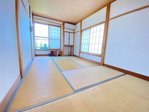 There are 7 guest rooms in total. All rooms are tatami mats.