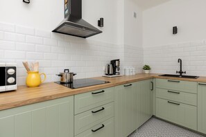 Fully equipped kitchen, where you can comfortably prepare and eat meals.
