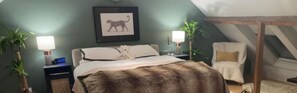 Large attic bedroom 
