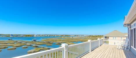 Top Floor Soundfront Sun Deck