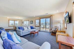 03-Surf-Or-Sound-Realty-1117-Island Magic-Great Room-3