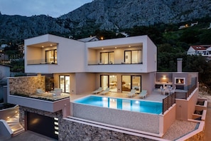 Villa Una mit beheiztem Pool, 1 km vom Strand entfernt