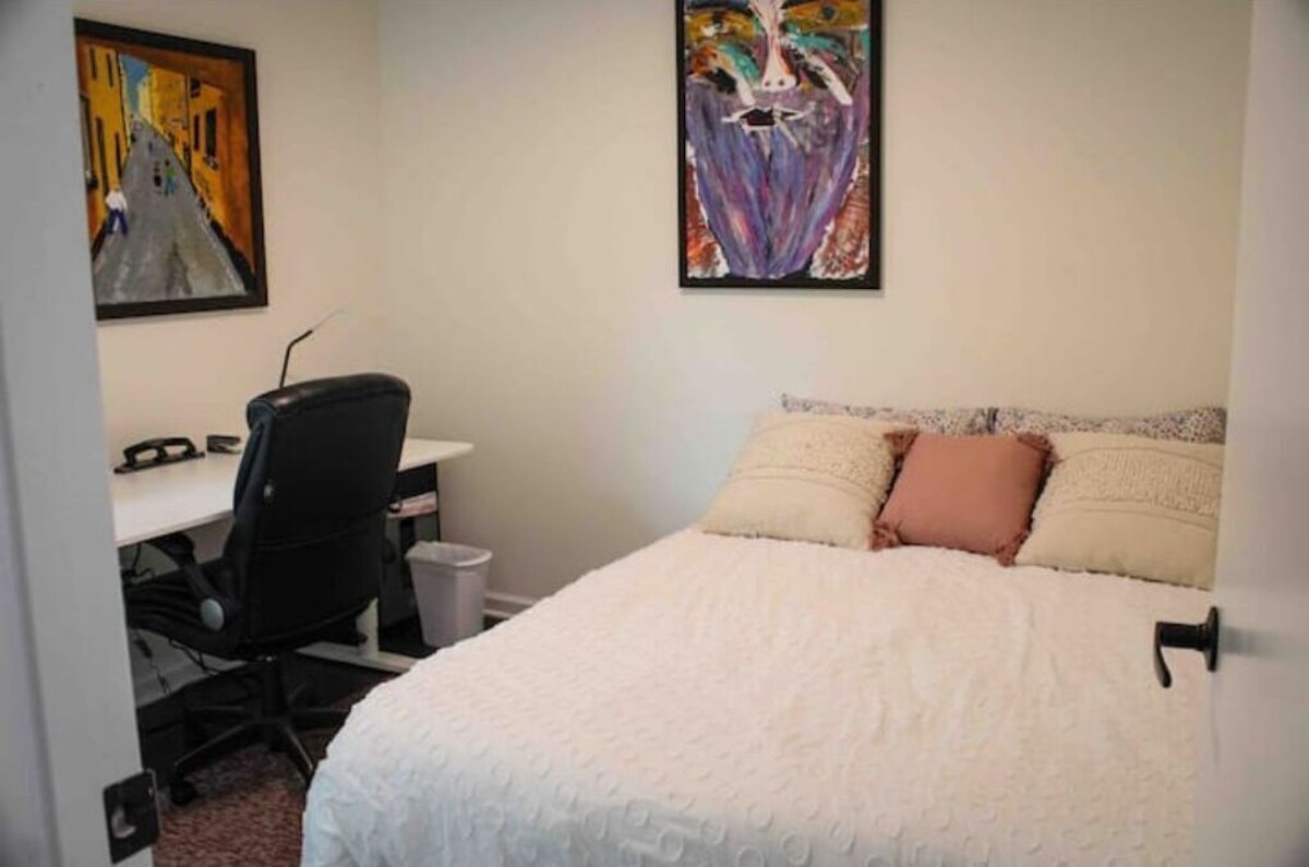 Modern live/work/art/hike space close to downtown