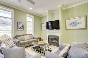 Living Room | 1st Floor | Free WiFi | Central A/C & Heating | Queen Sleeper Sofa