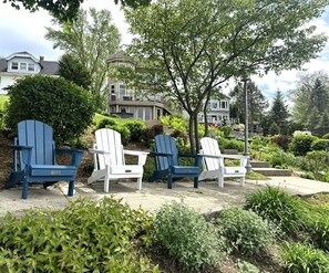 Lakefront seating