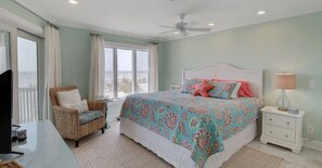 Master Bedroom, King Bed Oceanfront