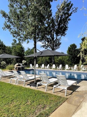 piscine chauffée ouverte de 11h à 21h du 1er juin au 15 septembre 