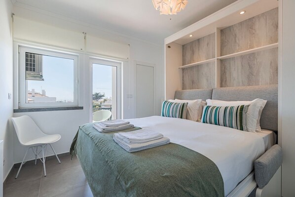 A cozy and inviting space with a neutral color palette, perfect for a relaxing sleep #cozy #relax #portugal #parede #cascais