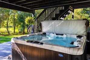 7 person hot tub; Open year round from 8am-10pm