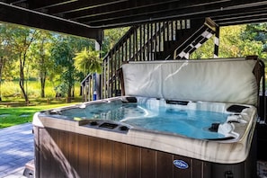 7 person hot tub; Open year round from 8am-10pm