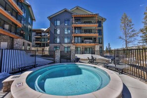 Relaxing outdoor hot tub, perfect for unwinding and enjoying the fresh air. This feature offers a soothing retreat for relaxation and socializing, making it ideal for both quiet evenings and gatherings with friends or family. Perfect for enhancing yo
