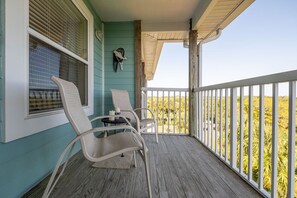 Private balcony, the perfect spot for relaxation and bird watching!