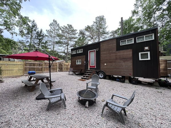 Fun tiny home with a great outdoor space, completely fenced in, fire pit, grill