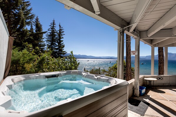 Outdoor spa tub