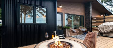 Front Deck Experience | Panoramic Ocean & Mountain Views | Gas Firetable & BBQ | Savor the Best of Vancouver Island