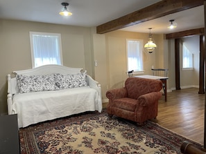 Twin daybed with twin trundle underneath
