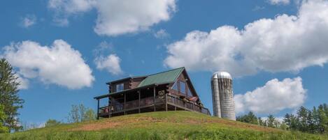 Welcome to Silo Cabin by the New River in Laurel Springs NC.