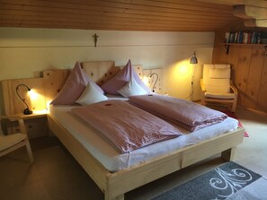 Ferienwohnung Hochgern 85qm, mit 3 Schlafzimmern und Balkon-Schlafzimmer 1