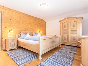 Ferienwohnung Hochthron für 2 Personen mit Balkon und Bergblick mit 50qm-Schlafzimmer