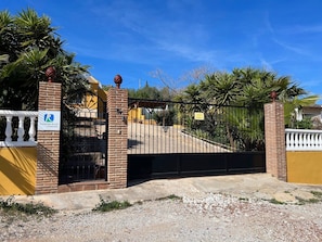 Entrance of the property photo 1