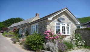 Ailwood Holiday Cottage Corfe Castle External View