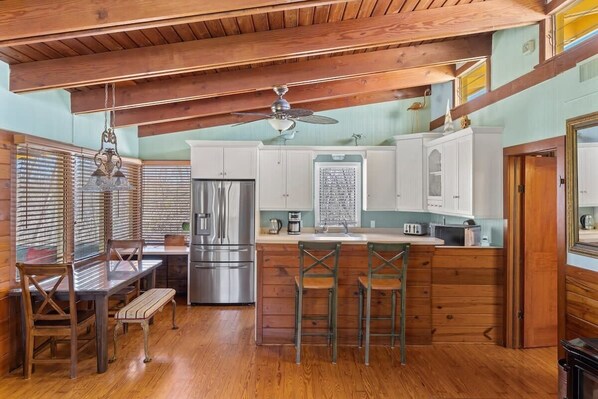 Spacious kitchen, fully stocked with new appliances