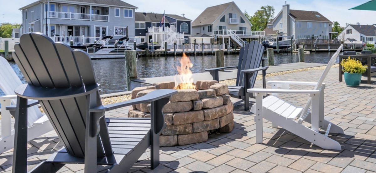 Water front with Hot tab !!! Enjoy Jersey short summer