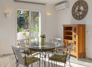 Bright and very spacious environments. In the living room you will find two large armchairs to relax (1)