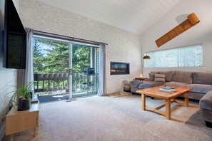 Views of the mountain with fireplace, oversized couch and HD TV. Time to relax.