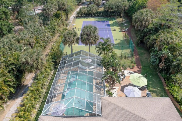 Casa Hayes, a tropical oasis in the heart of Naples.