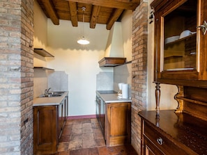 Cabinetry, Property, Furniture, Table, Drawer, Wood, Interior Design, Kitchen, Countertop, Flooring