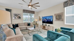 Living Room
75" Smart TV