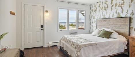 2 Queen Bed Room with an exquisite view