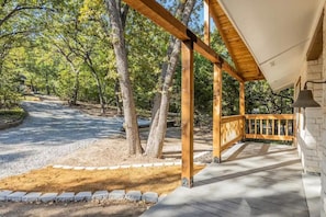 Front Porch/Entrance