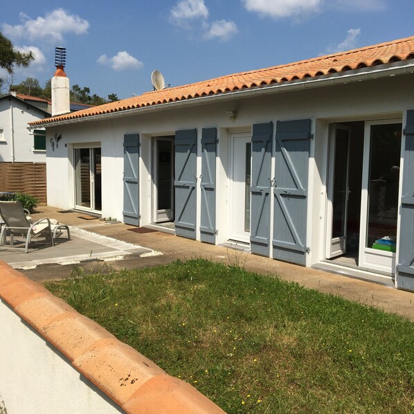 Le jardin devant